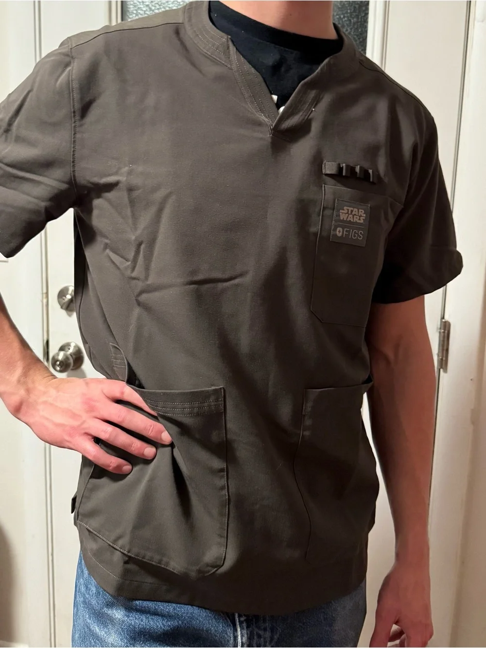 Figs Men's Scrub Top in Dark Olive with Star Wars Patch - Picture 4 of 4